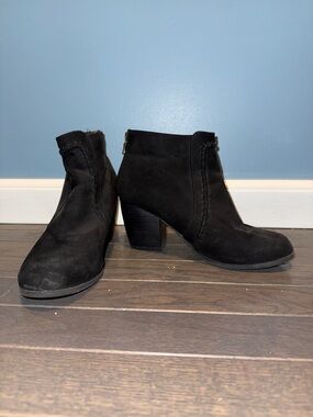 Qupid Black Suede Ankle Booties with Block Heel